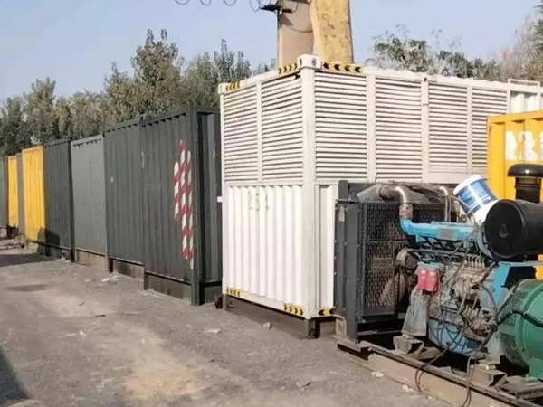 杨浦200KW柴油发电机机组每小时油耗是多少?